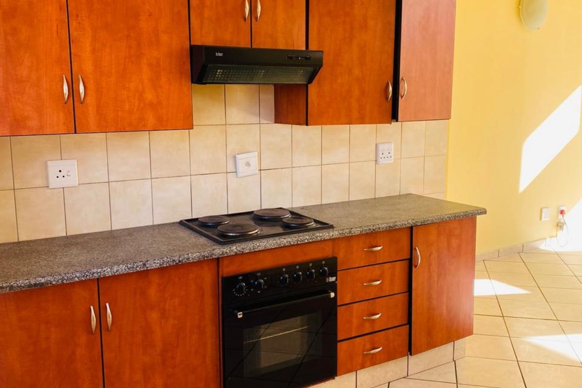 Townhouse For Sale in Reyno Ridge - Photo 2