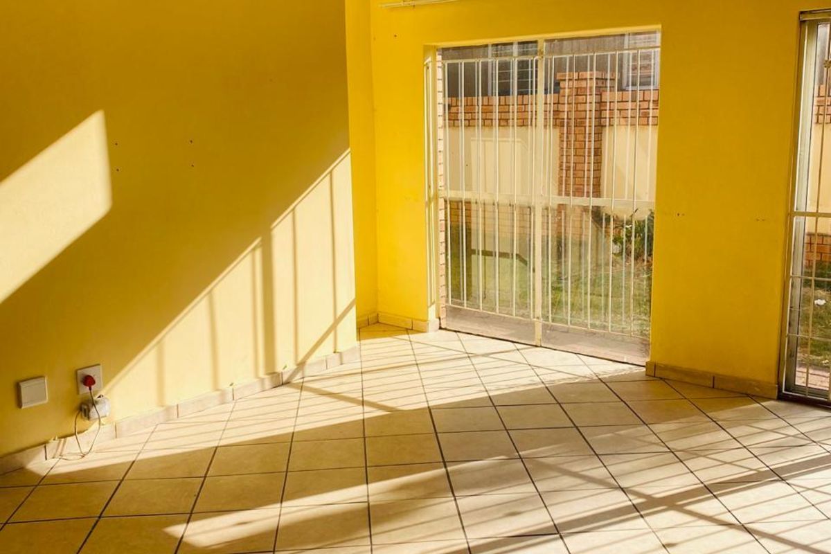 Townhouse For Sale in Reyno Ridge - Photo 5