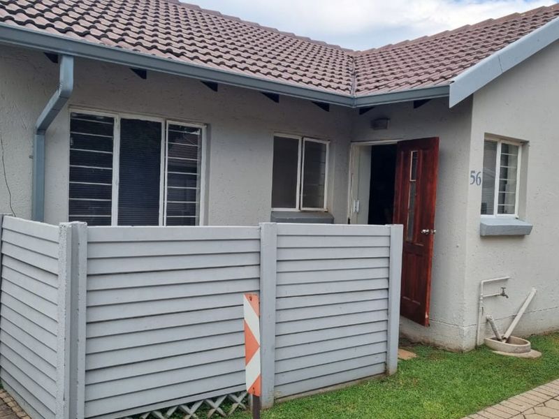 Townhouse For Sale in Rooihuiskraal North - Photo 2