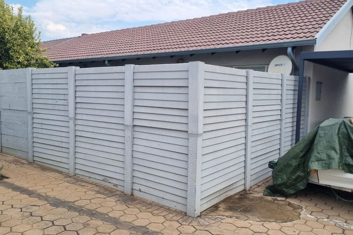 Townhouse For Sale in Rooihuiskraal North - Photo 3