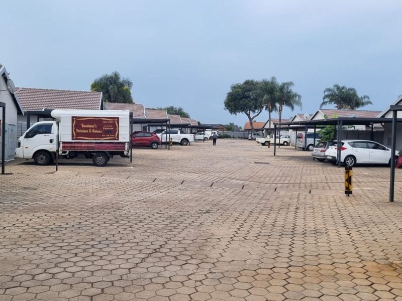 Townhouse For Sale in Rooihuiskraal North - Photo 5