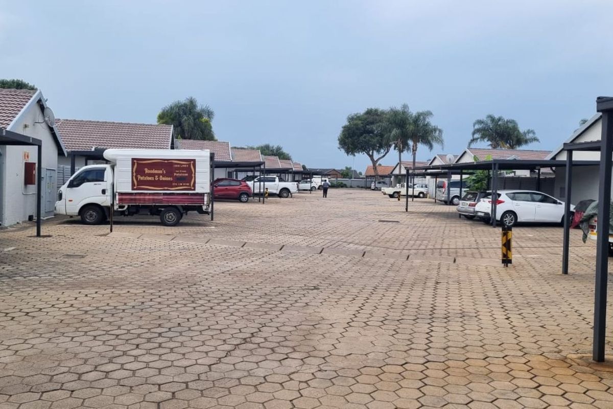 Townhouse For Sale in Rooihuiskraal North - Photo 5