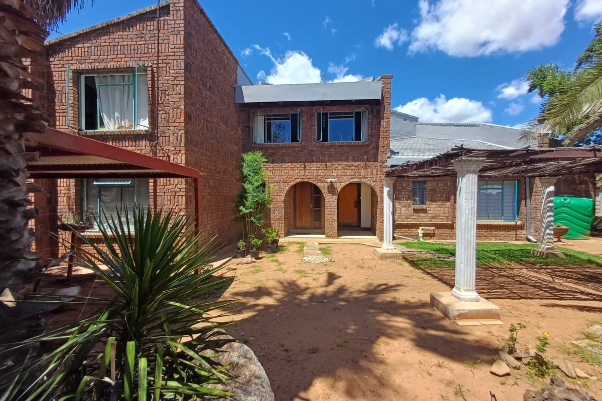 House For Sale in Wolmaransstad Central - Photo 2