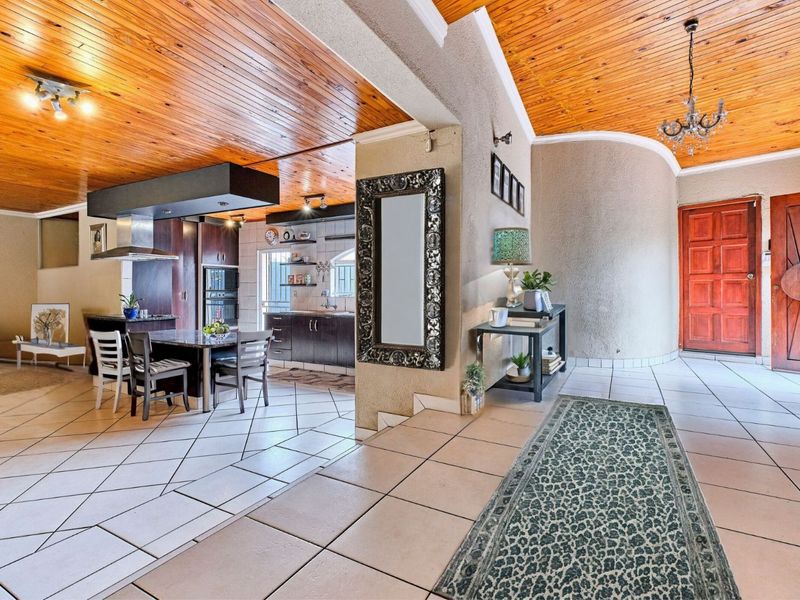 House For Sale in Oakdene - Photo 3