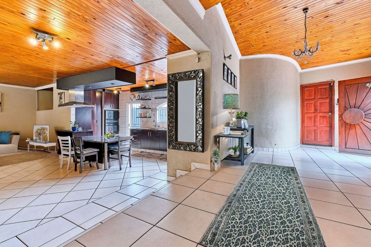 House For Sale in Oakdene - Photo 3