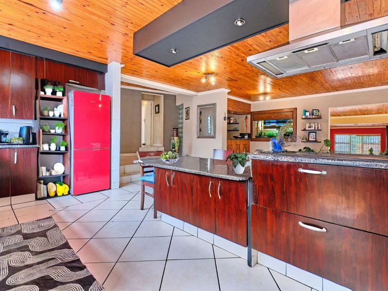 House For Sale in Oakdene - Photo 7