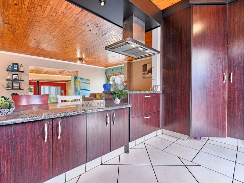 House For Sale in Oakdene - Photo 6