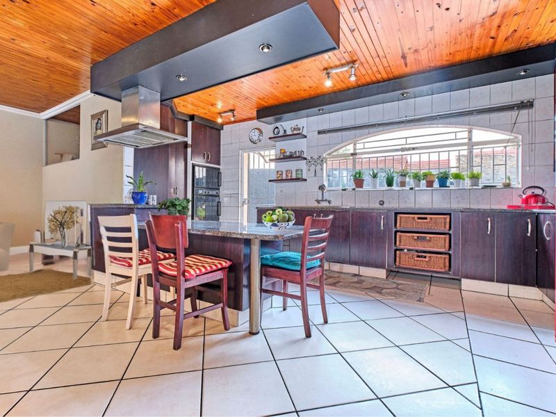 House For Sale in Oakdene - Photo 5