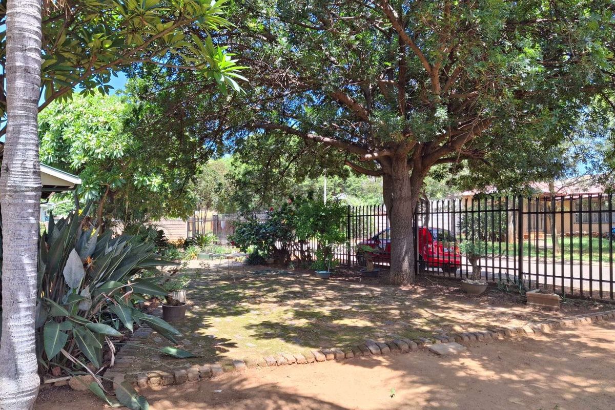 House For Sale in Pretoria North - Photo 4