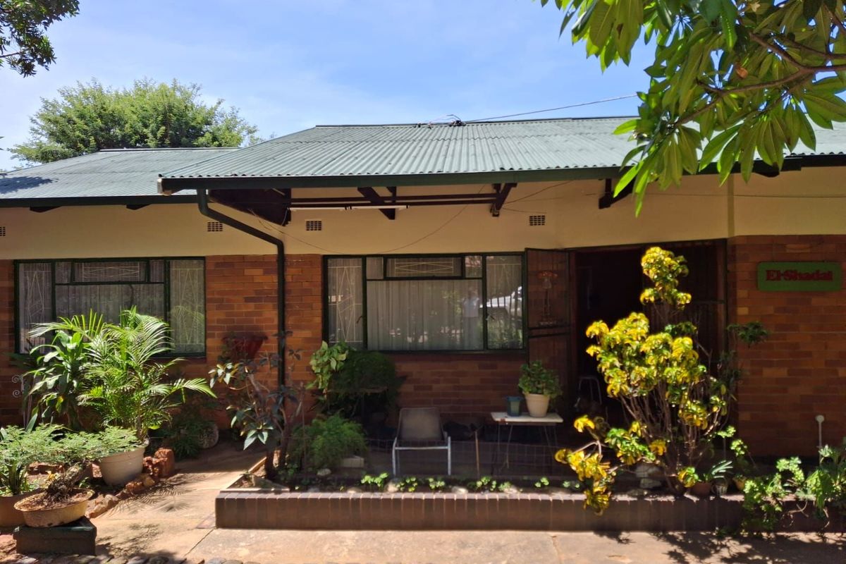 House For Sale in Pretoria North - Photo 2