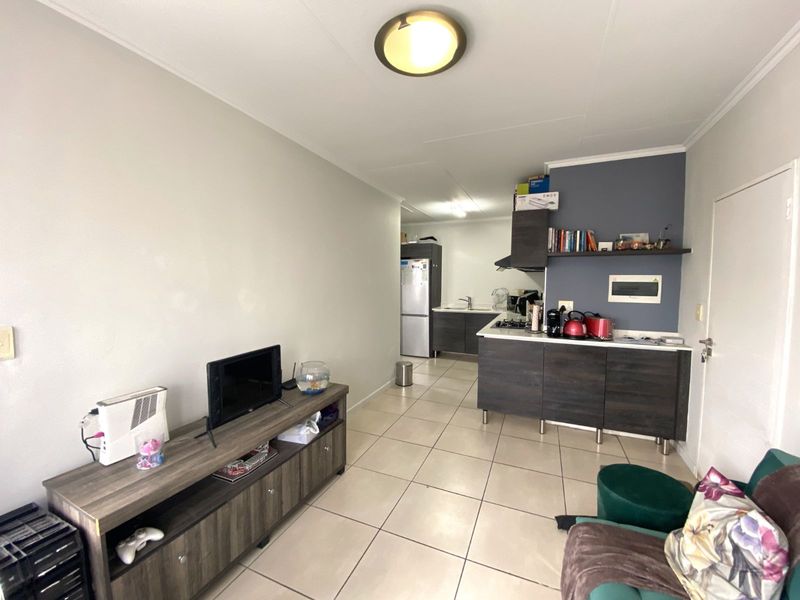 Apartment For Sale in Equestria - Photo 2