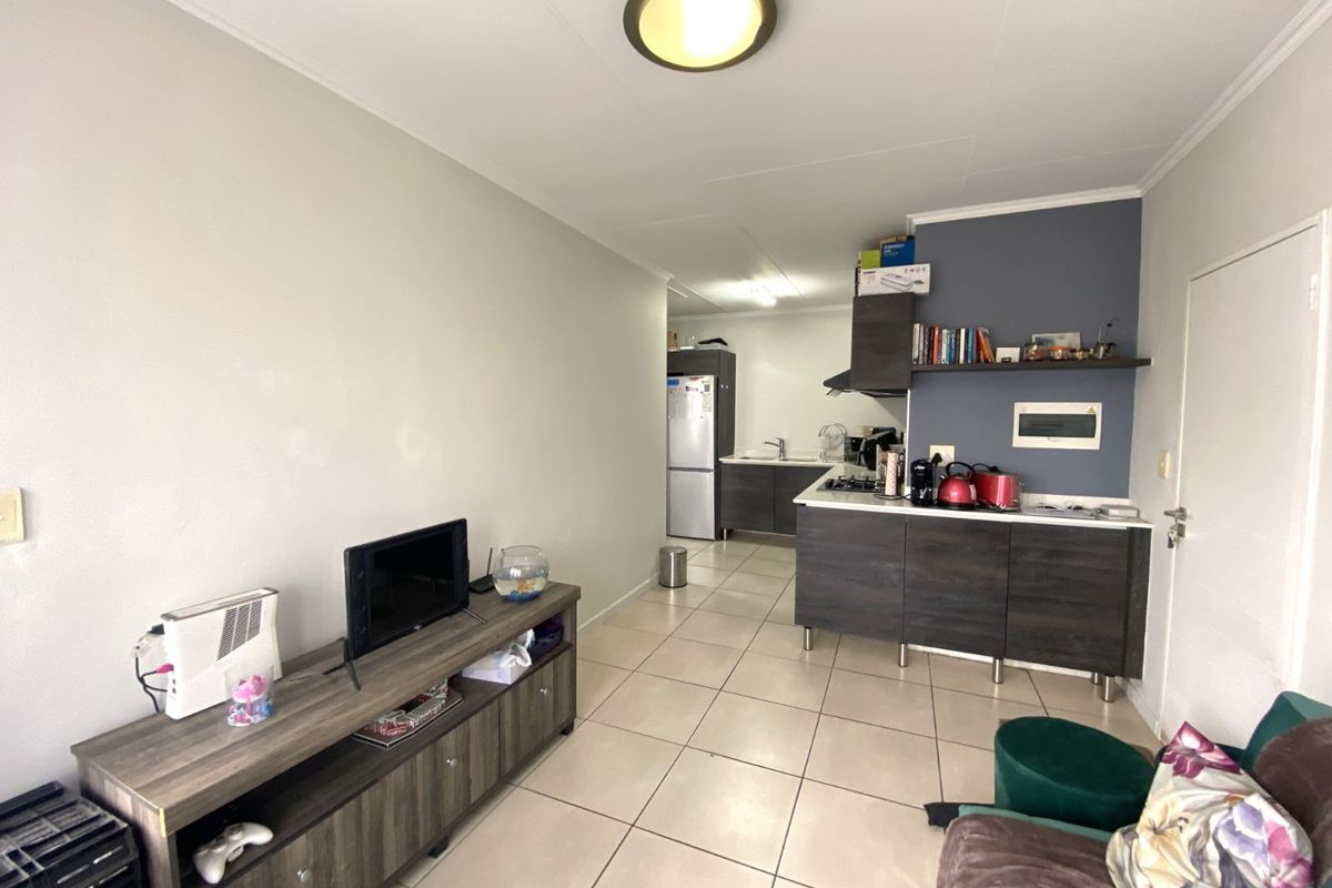 Apartment For Sale in Equestria - Photo 2