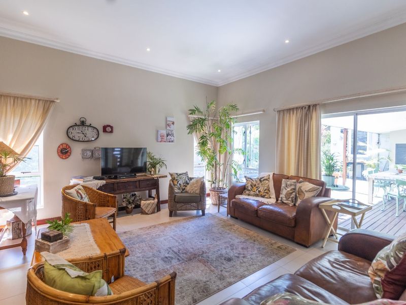 House For Sale in Schonenberg - Photo 6