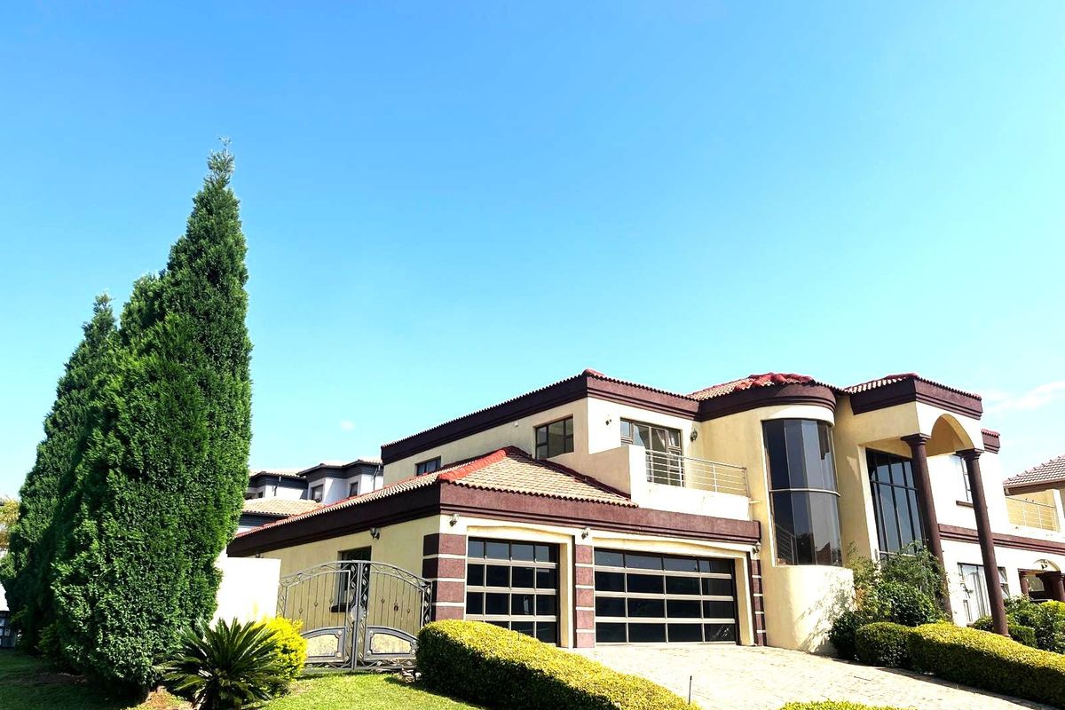 House For Sale in Blue Valley Golf Estate - Photo 3