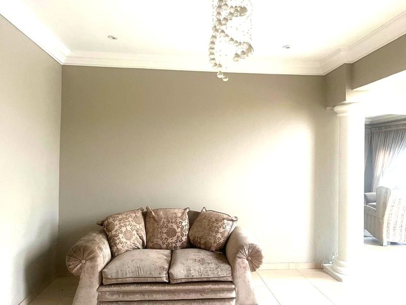 House For Sale in Blue Valley Golf Estate - Photo 10