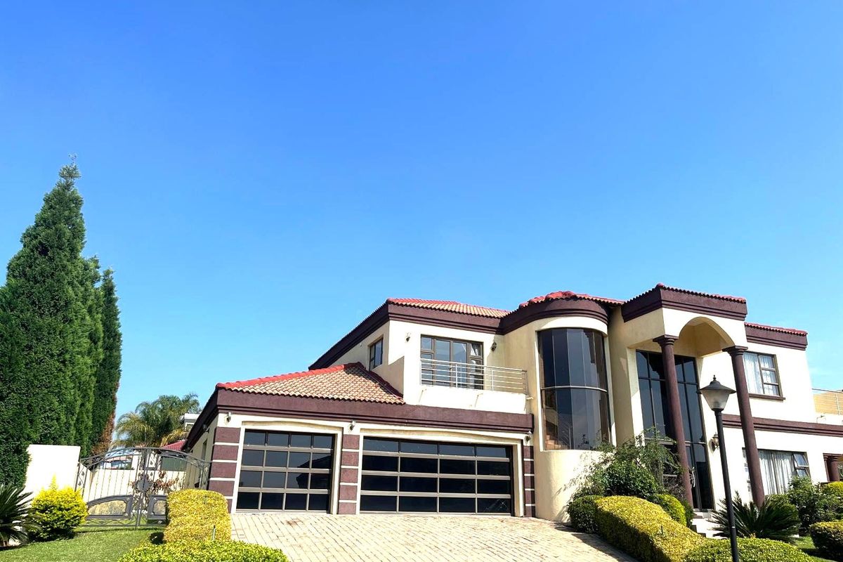 House For Sale in Blue Valley Golf Estate - Photo 2