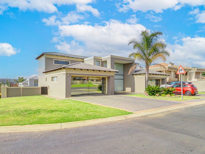 House For Sale in Blue Valley Golf Estate - Photo 2