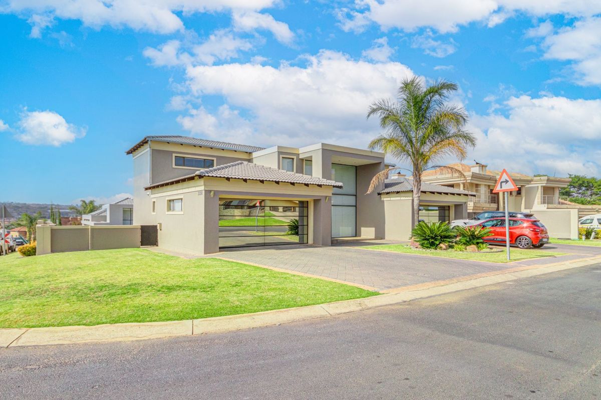 House For Sale in Blue Valley Golf Estate - Photo 2