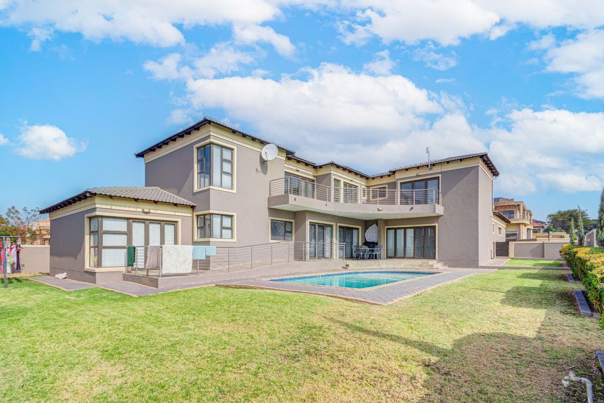 House For Sale in Blue Valley Golf Estate - Photo 3