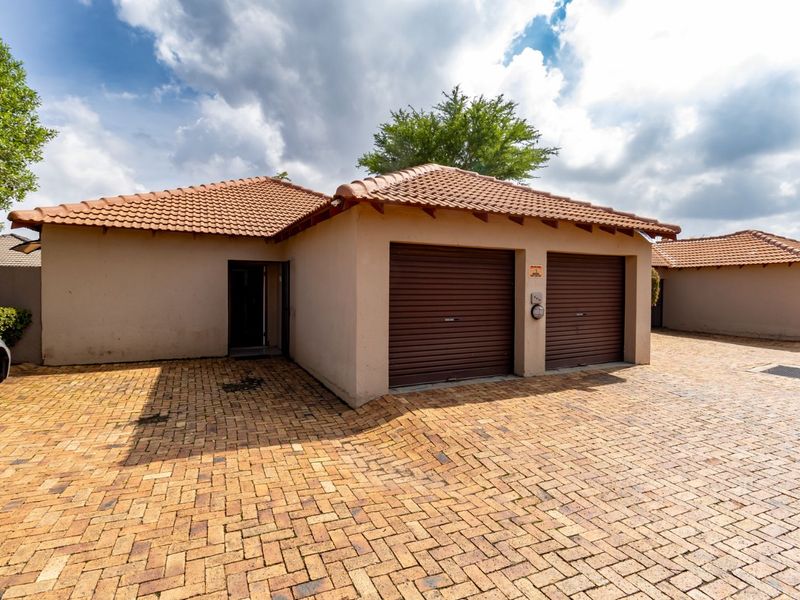 Townhouse For Sale in Honeydew Ridge - Photo 2