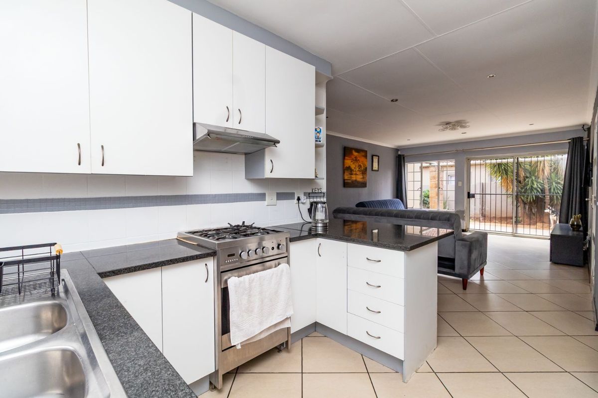 Townhouse For Sale in Honeydew Ridge - Photo 3