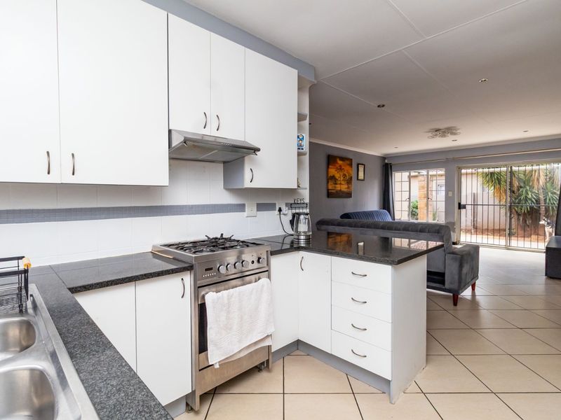 Townhouse For Sale in Honeydew Ridge - Photo 3