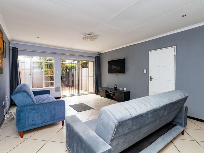 Townhouse For Sale in Honeydew Ridge - Photo 7