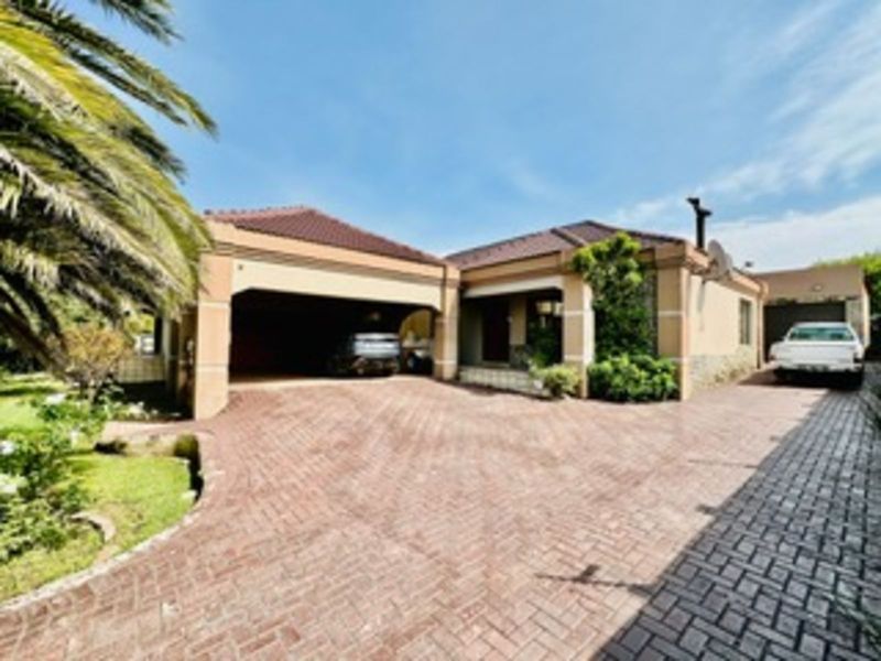 House For Sale in Evander - Photo 2