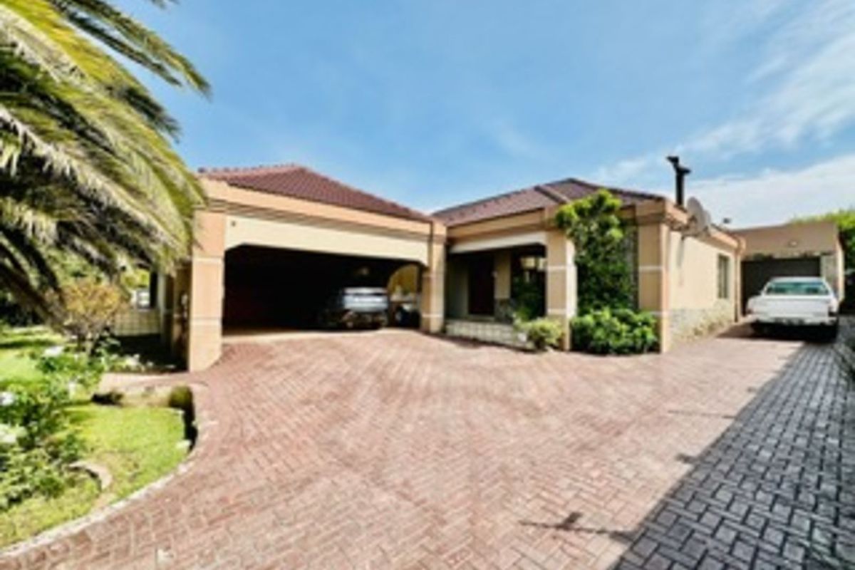 House For Sale in Evander - Photo 2