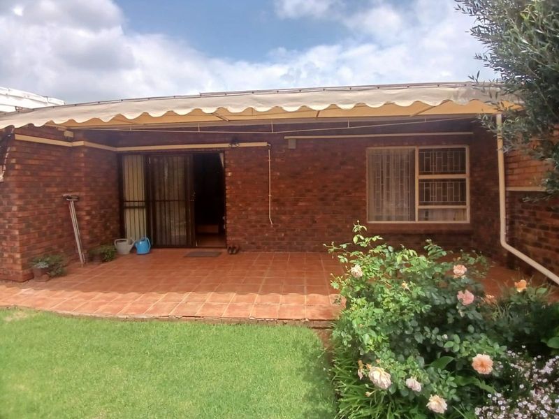 Apartment For Sale in Oudorp - Photo 2