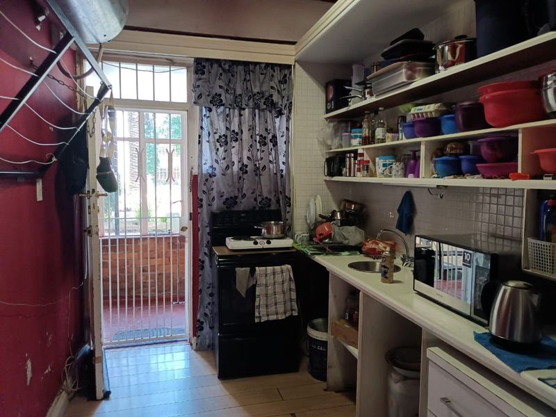 Apartment For Sale in Parktown - Photo 3