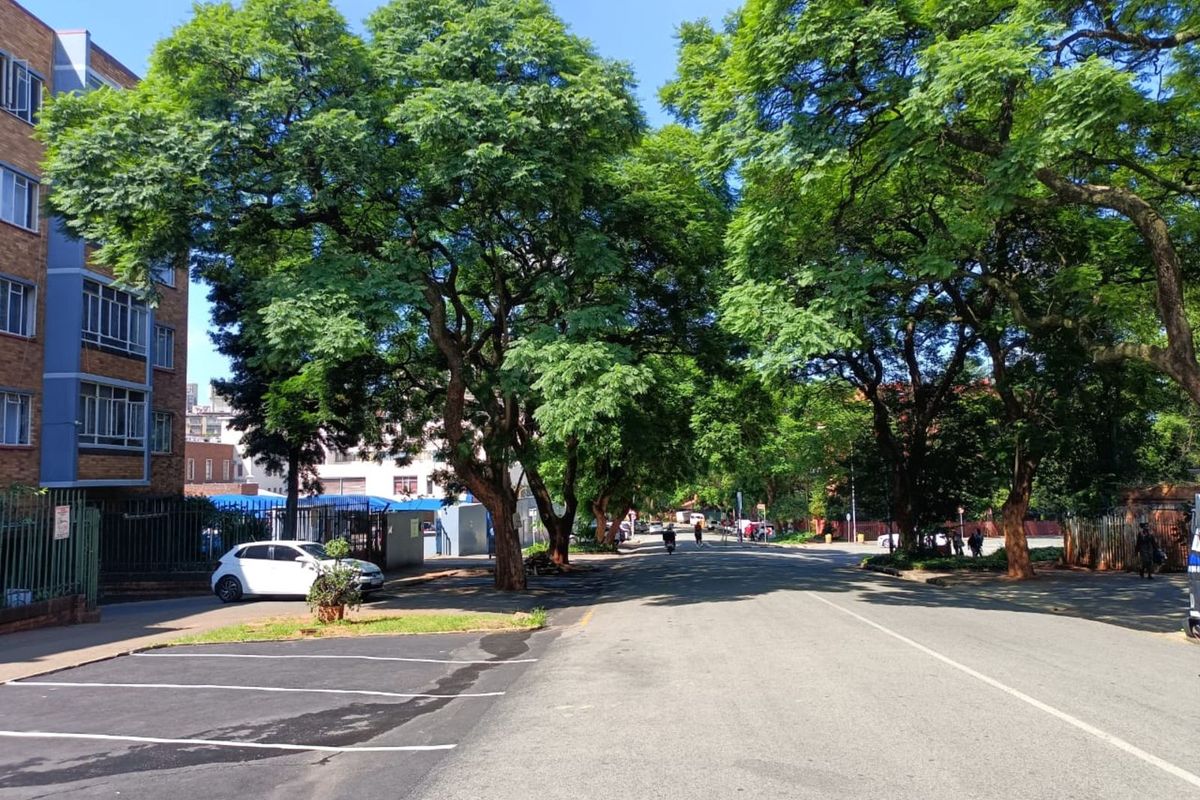 Apartment For Sale in Parktown - Photo 2