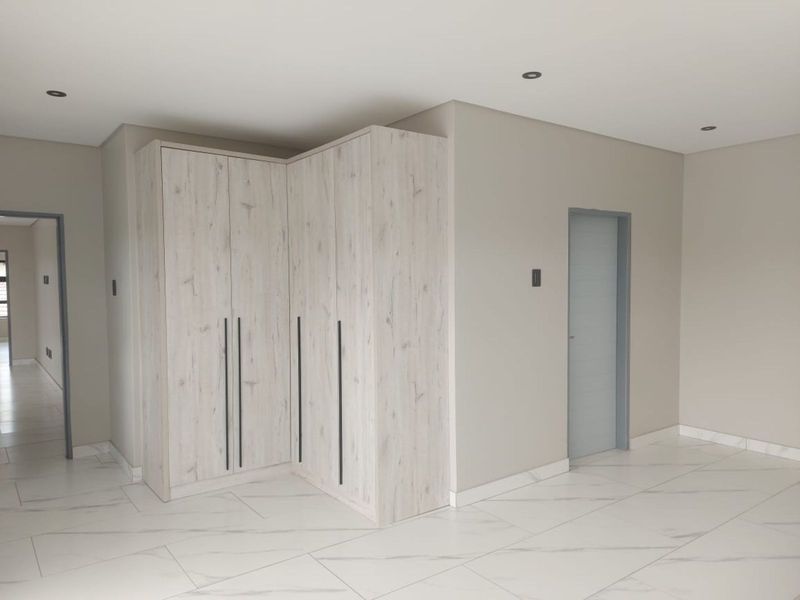 House For Sale in Savannah Country Estate - Photo 8