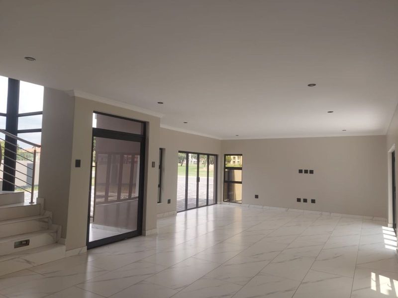 House For Sale in Savannah Country Estate - Photo 4