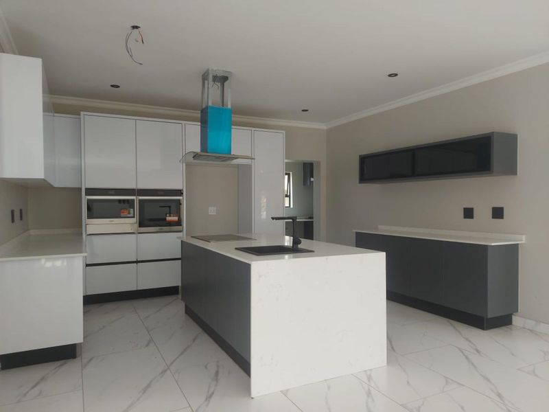 House For Sale in Savannah Country Estate - Photo 3