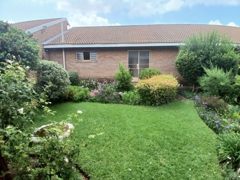 Apartment For Sale in Oudorp - Photo 2