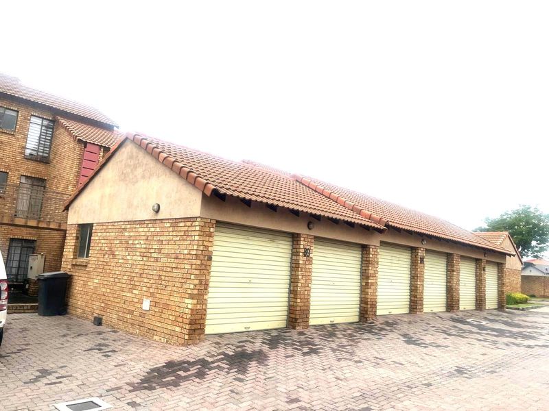 Apartment For Sale in Noordwyk - Photo 4