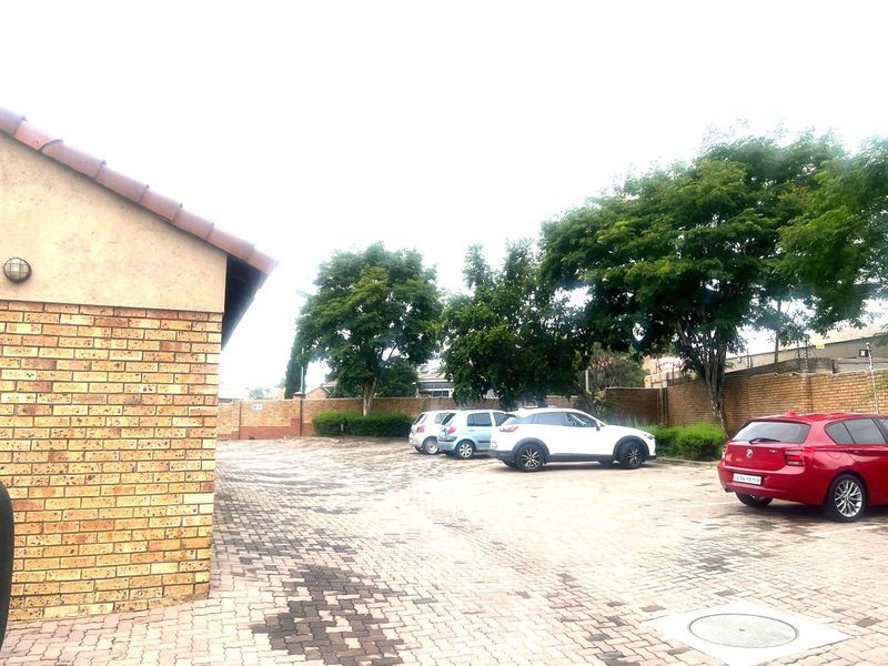 Apartment For Sale in Noordwyk - Photo 6