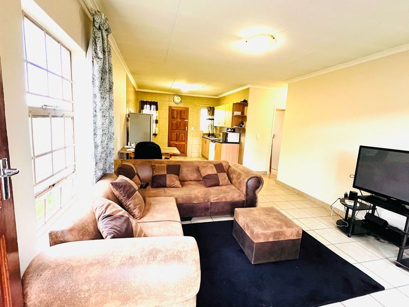 House For Sale in Thatch Hill Estate - Photo 2