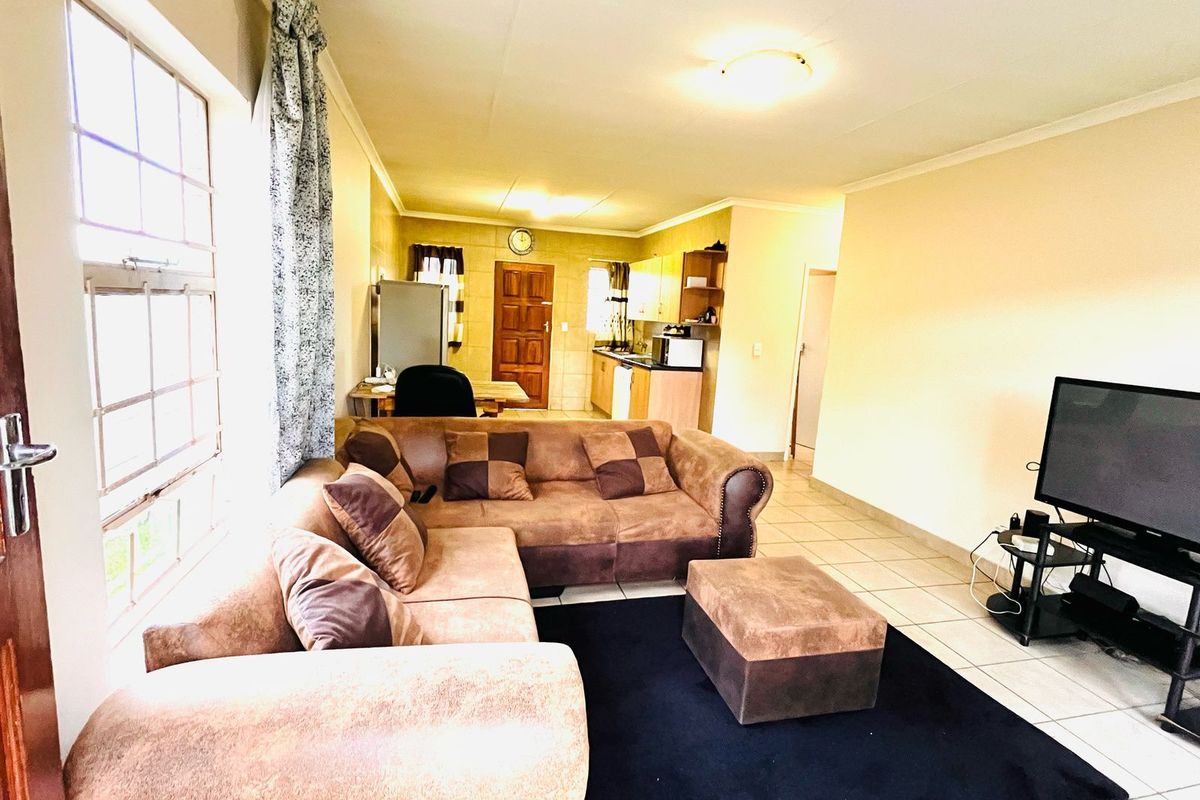 House For Sale in Thatch Hill Estate - Photo 2