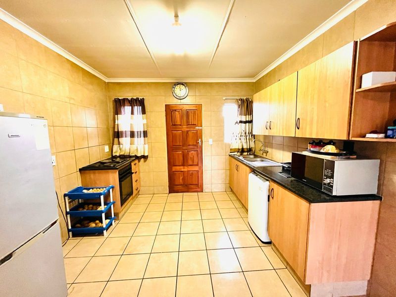 House For Sale in Thatch Hill Estate - Photo 5