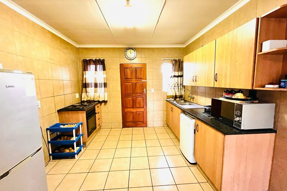 House For Sale in Thatch Hill Estate - Photo 5