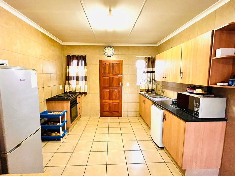 House For Sale in Thatch Hill Estate - Photo 4