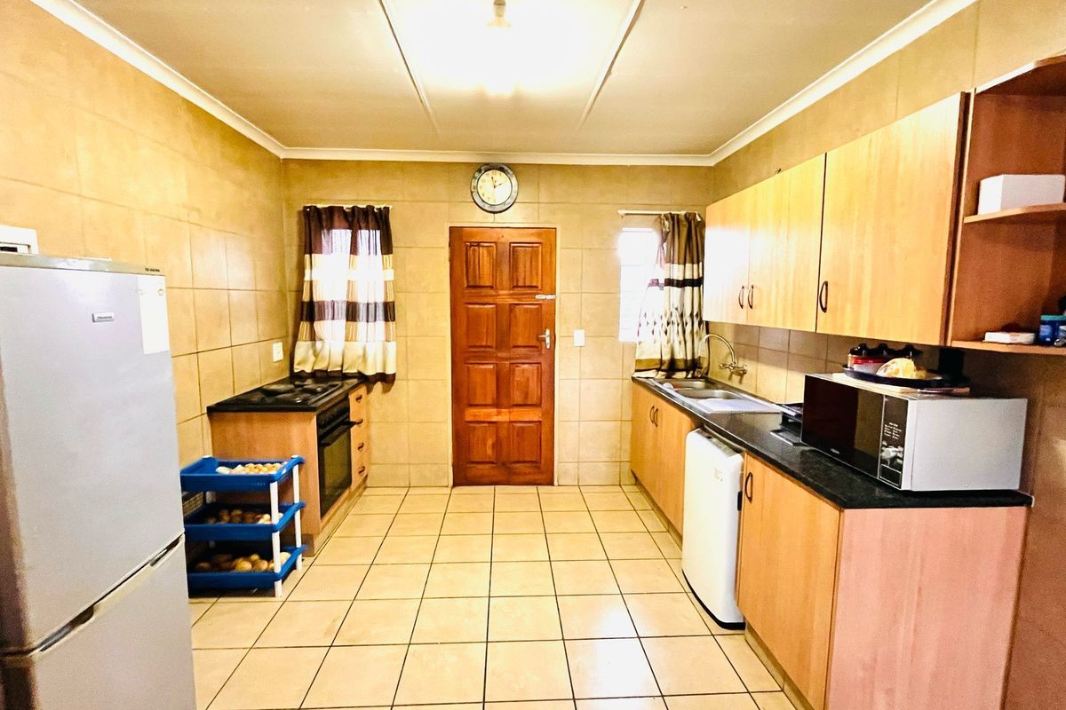 House For Sale in Thatch Hill Estate - Photo 4