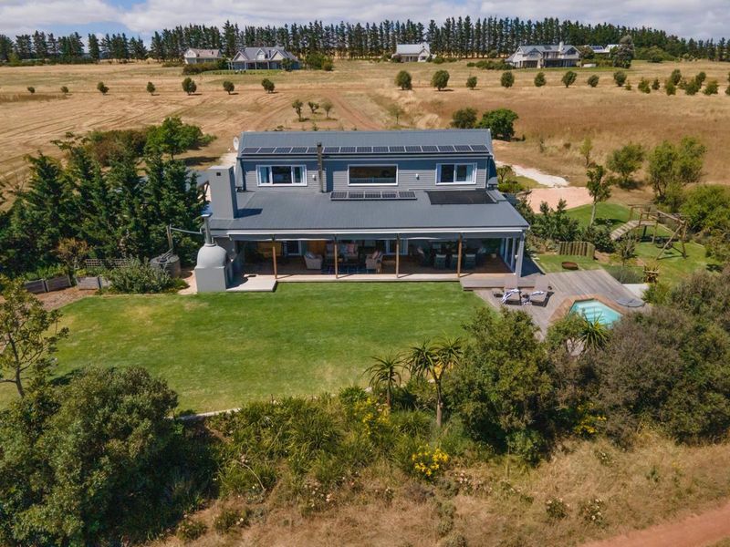 House For Sale in Theewaterskloof - Photo 6