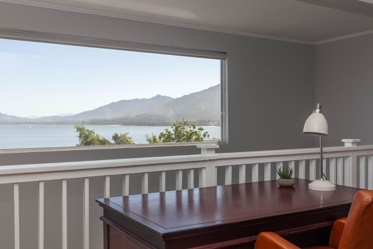 House For Sale in Theewaterskloof - Photo 4