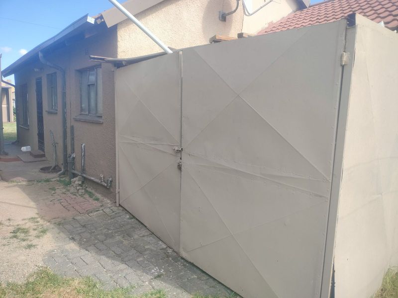 Townhouse To Rent in Naledi - Photo 5