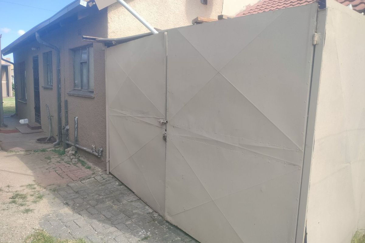 Townhouse To Rent in Naledi - Photo 5