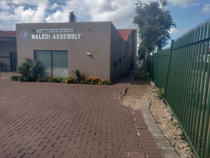 Townhouse To Rent in Naledi - Photo 4