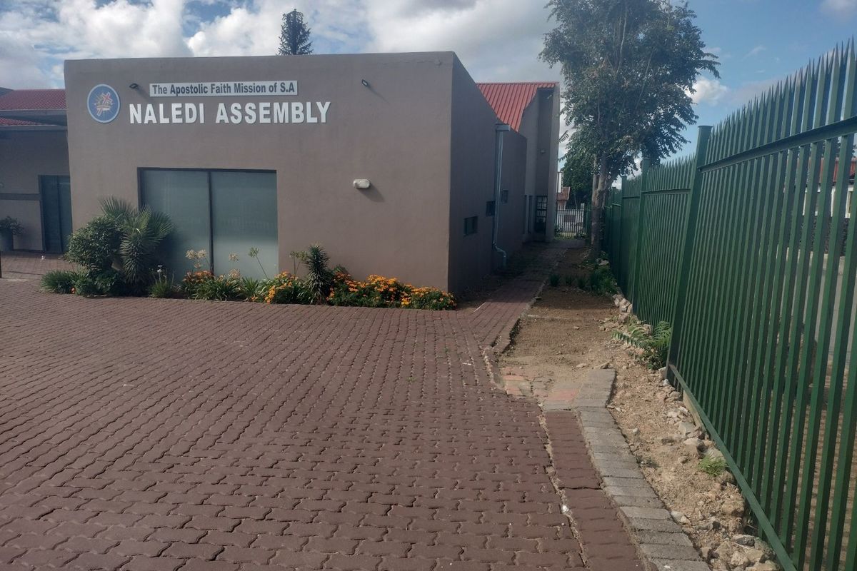 Townhouse To Rent in Naledi - Photo 4